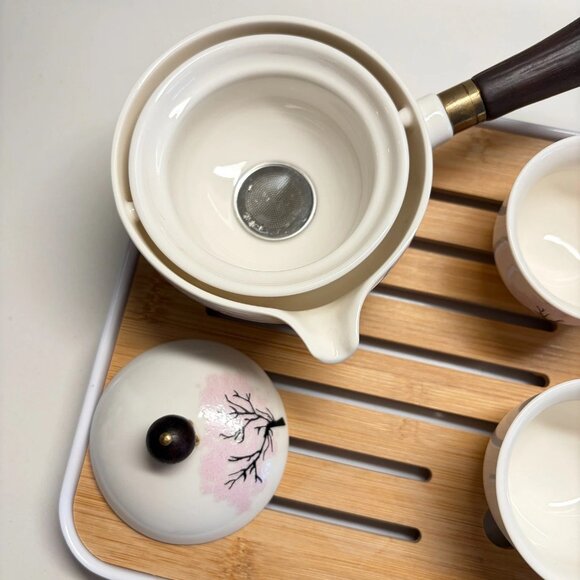 Porcelain Tea Set with Thermochromic Sakura Print - Picture 8 of 10